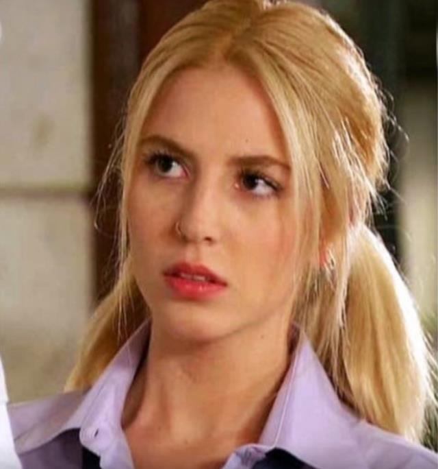 Küçük Sırlar'ın çılgın Heves'i 33 yaşına bastı! Değişimi hayran bırakıyor