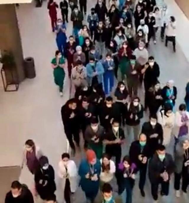 Hekimlere yapılan zam diğer sağlık çalışanlarını ayağa kaldırdı! Hastanelerden protesto görüntüleri yağıyor