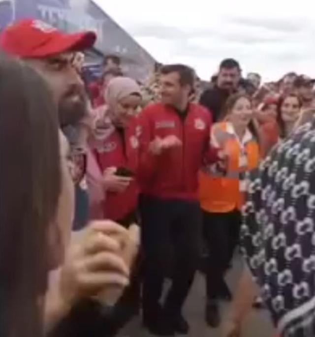 Selçuk Bayraktar TEKNOFEST'te horon oynadı