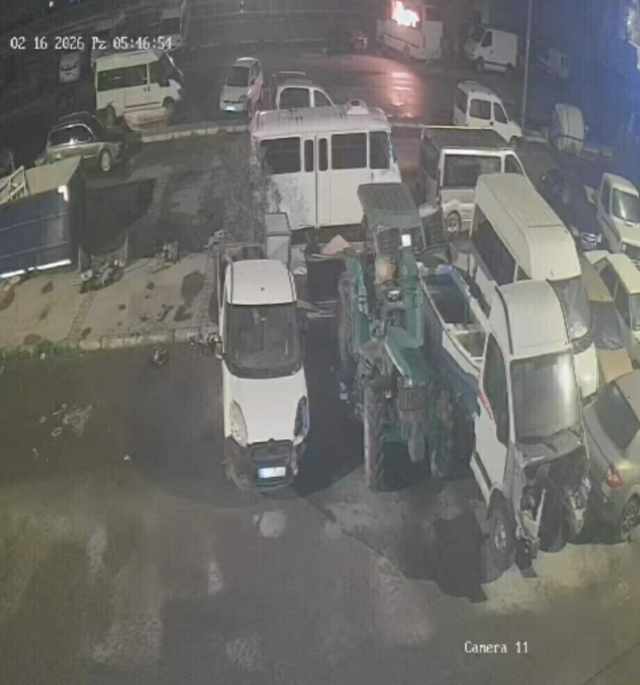 İzmir'de yanan midibüsteki 16 yaşındaki çocuk öldü