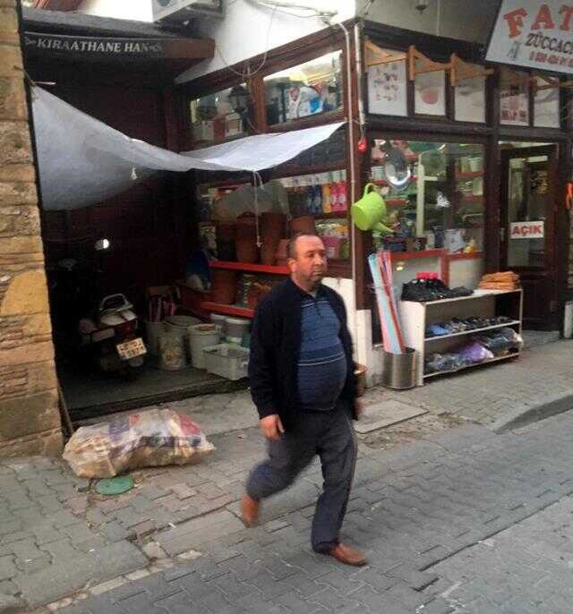 Kendini depremzede olarak tanıtarak topladığı yardım malzemelerini iş yerinde satan kişi tutuklandı