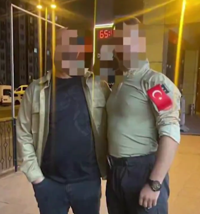 Gerçek polislerden sahte polislere operasyon! Evden neler çıktı neler Gerçek polislerden sahte polislere operasyon! Evden neler çıktı neler