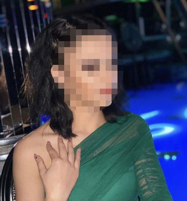 5'inci katta dengesini kaybeden kadın, kendisini yakalamak isteyen taksicinin üzerine düştü
