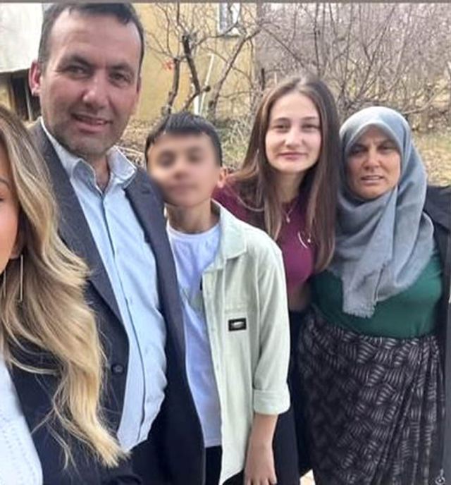 Soldan sağa sırasıyla: Baba Saim Demirci (44), oğlu N.D. (12), kızı Gönül Demirci (18) ve saldırıda hayatını kaybeden Kezban Demirci (42).