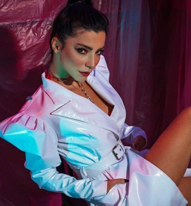 Photoshop'u abartan Merve Boluğur, sosyal medyanın diline düştü