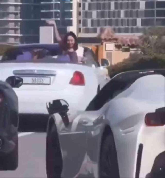 İşte konvoydan görüntüler! Ebru Gündeş'ten düğün sonrası ilk paylaşım