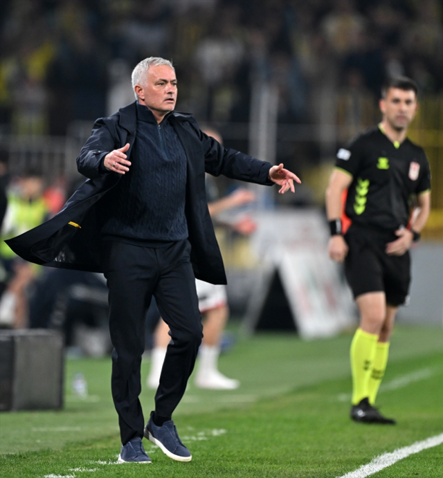 Şampiyonluk yolunda büyük kayıp! Fenerbahçe, Samsunspor ile 0-0 berabere kaldı