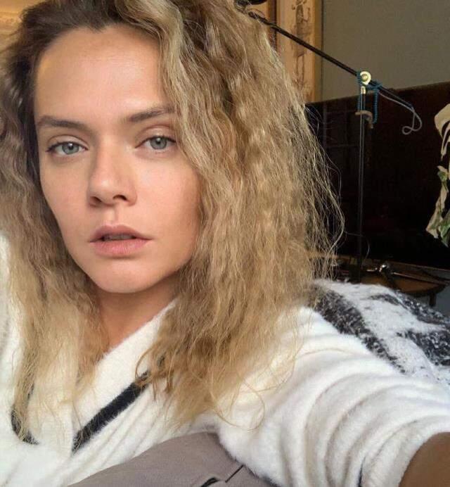 Meslektaşı Yetkin Dikiciler ile evli olan Aslı Korcan, kızıyla görüntülendi