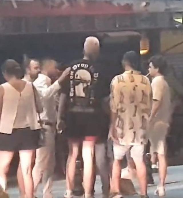 Kadıköy'de alkollü adamın sözlü tacizine uğrayan Ebrar Karakurt sinirden çılgına döndü: Ne diyorsun lan sen!