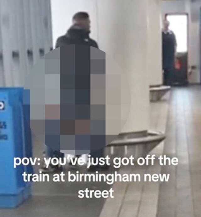 Metroda ilişkiye giren çift TikTok'ta paylaşıldı