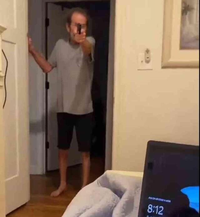 Öfkeli adam, partnerinin oğlunu tabanca ile yaraladı. Eve gelen polislere teslim olmamak için aynı tabanca ile yaşamına son verdi