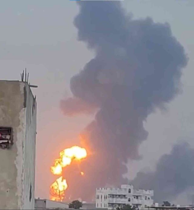 İsrail, Yemen'deki Limanlara Hava Saldırısı Düzenledi