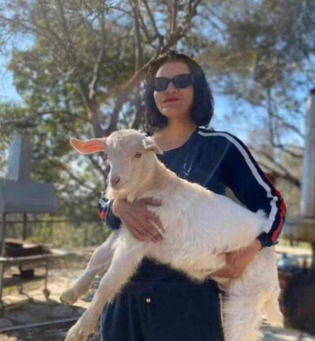 Ünlü şarkıcı Göksel'in köy hayatı bitti