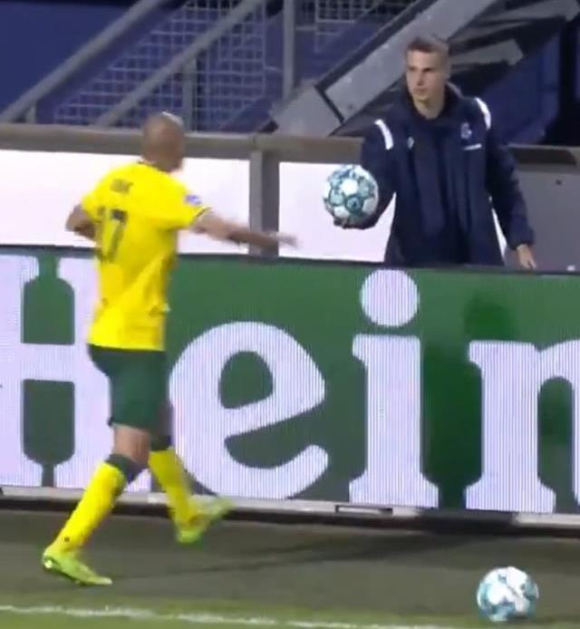 Burak Yılmaz'dan top toplayıcı çocuğa olay hareket! Ülke ayağa kalktı, jet hızında açıklama geldi