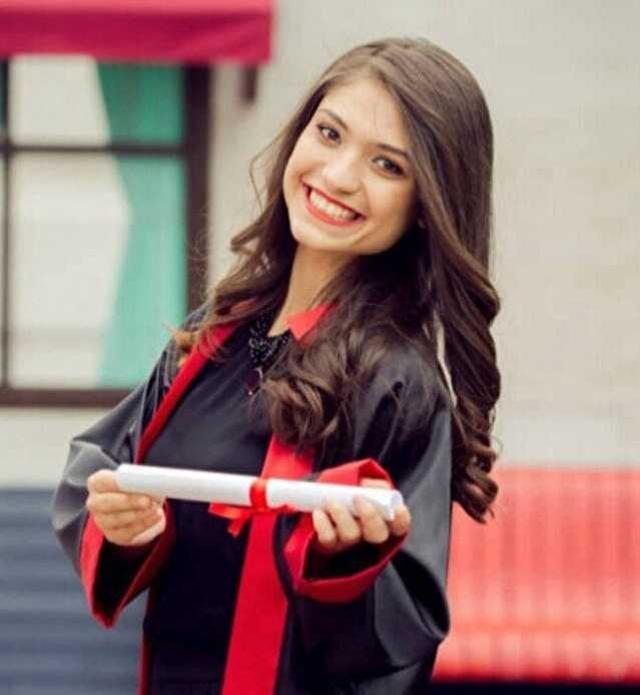 Cumhurbaşkanı Erdoğan'a Aybüke öğretmenin bağlaması hediye edildi