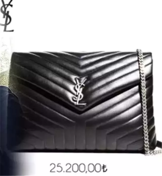 Demet Özdemir, günlük kombiniyle pozlar verdi, çanta ve çizmesinin fiyatı dudak uçuklattı