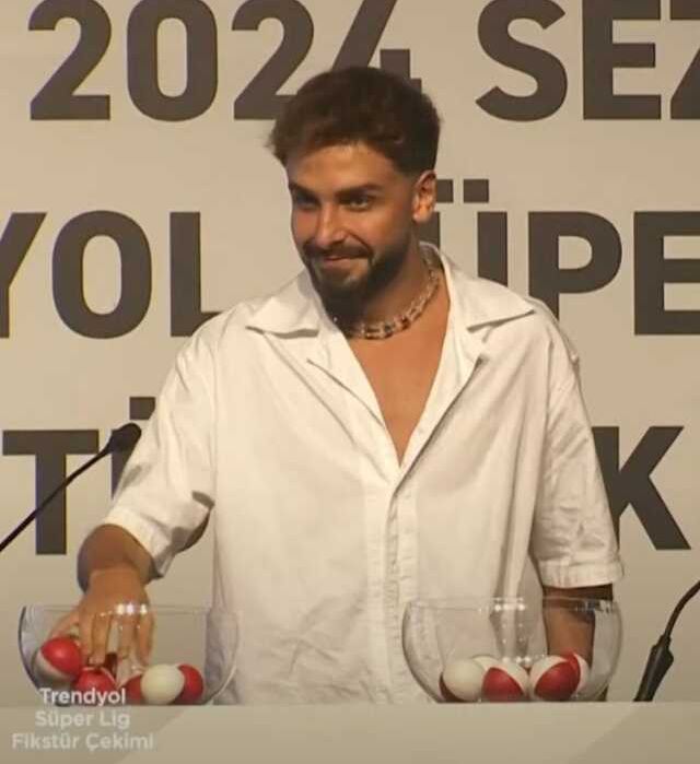 Süper Lig'in fikstür çekimine çağrılan ünlü oyuncu ve şarkıcılar dalga konusu oldu: Ne alaka?