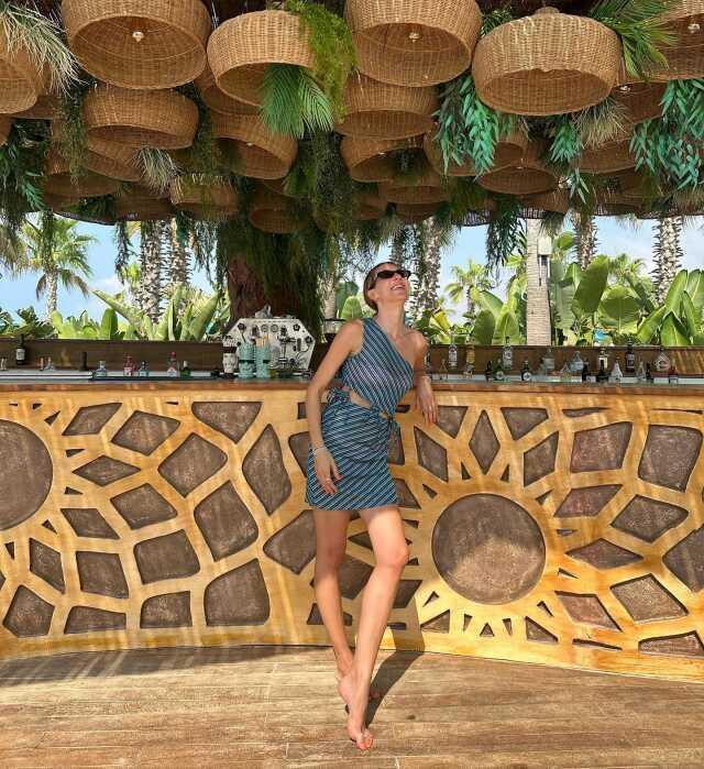 Kim der 2 çocuk annesi! Sinem Kobal'de süpr minili tatil pozları