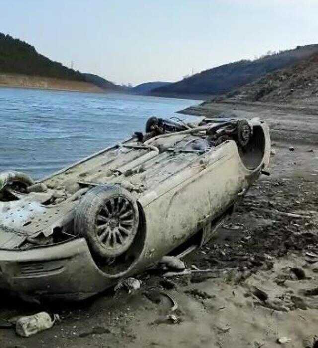 ALİBEYKÖY BARAJI'NDA SU ÇEKİLİNCE OTOMOBİL ORTAYA ÇIKTI