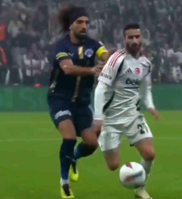 Beşiktaş'ı ayağa kaldıran kırmızı kart pozisyonu