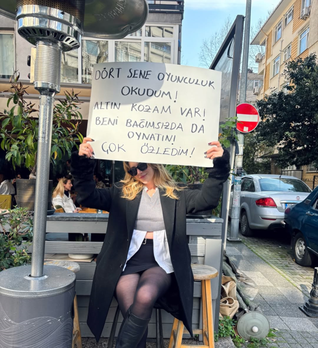 بازیگر مشهور راه حل را در بنر نوشتن یافت: چهار سال درس خواندم، جایزه‌ی طلای کوپا دارم