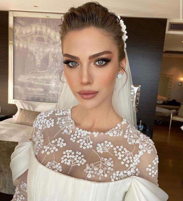 Yasemin Şefkatli'nin transparan gelinliği ailede kriz çıkardı! Sadece 15 dakika giyebildi