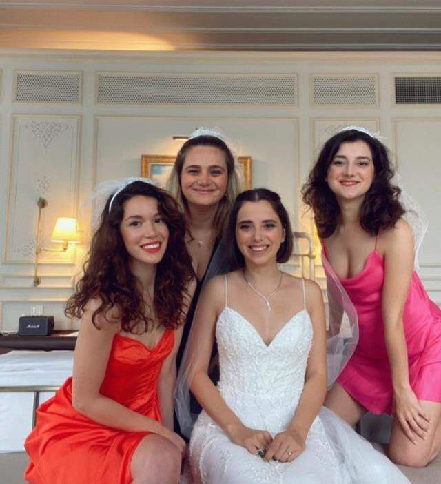 Yönetmen Uluç Bayraktar, kendisinden 25 yaş küçük sevgilisiyle evlendi