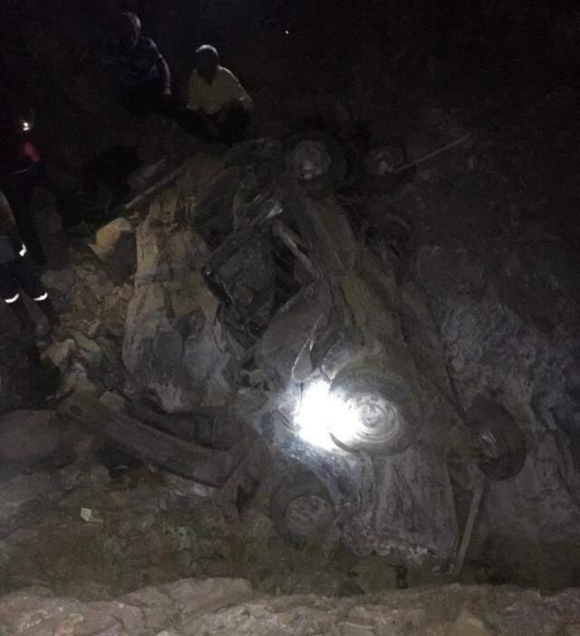 Adana'da uçuruma yuvarlanan otomobildeki aynı ailen 3 kişi hayatını kaybetti