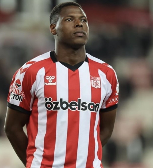 Büyük umutlarla transfer olmuştu! Yıldız futbolcu izinsiz olarak Türkiye'den ayrıldı