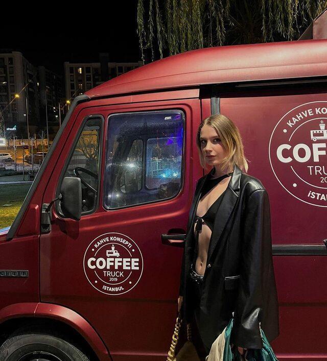 Ebrar Karakurt'tan ayrılan İmge'nin sütyensiz pozu bomba etkisi yarattı