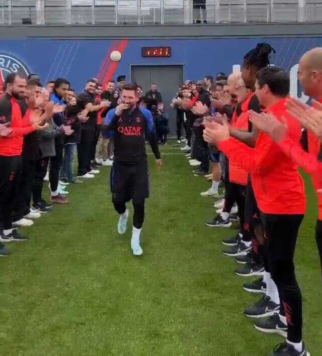 Fena yakalandı! Messi'ye öfke dolu bakan genç yıldızın kim olduğu ağızları açık bıraktı
