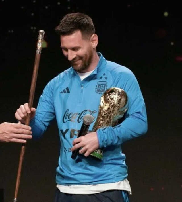 Messi ölümsüzleşti! Kendisi için hazırlanan büyük sürprizi şaşkınlıkla izledi