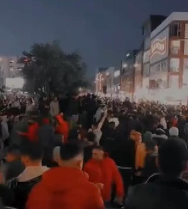 İSTANBUL-FASLILAR DÜNYA KUPASINDA GELEN GALİBİYETİ KUTLADI