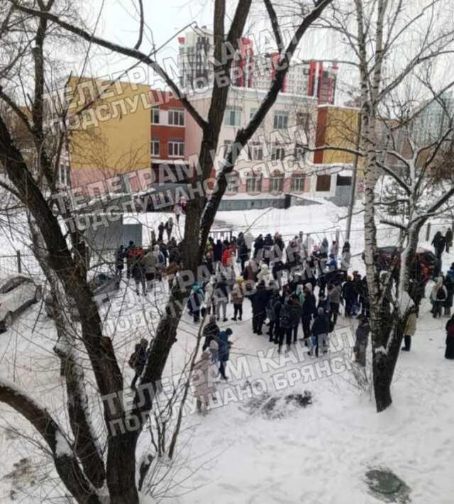 Rusya'da 14 yaşındaki kız öğrenci ders sırasında pompalı tüfekle bir arkadaşını öldürüp üç arkadaşını yaraladıktan sonra intihar etti
