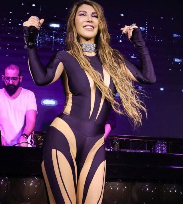 Hande Yener, cüretkar sahne kıyafeti için 13 bin TL ödedi