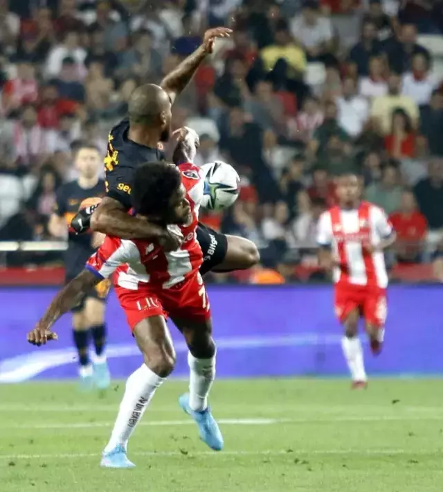 Galatasaray sezonun son maçında Antalyaspor ile 1-1 berabere kaldı