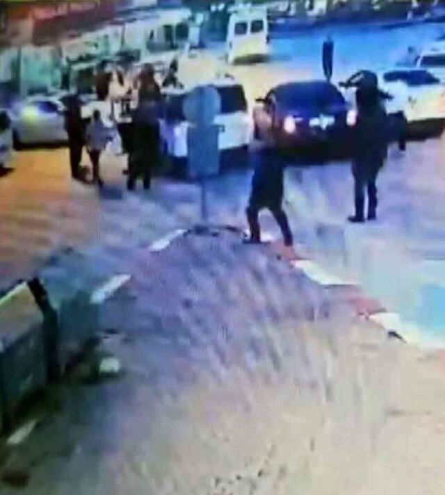 Yol verme tartışmasında silahlar çekildi: Yerden seken kurşun 4 yaşındaki kıza isabet etti