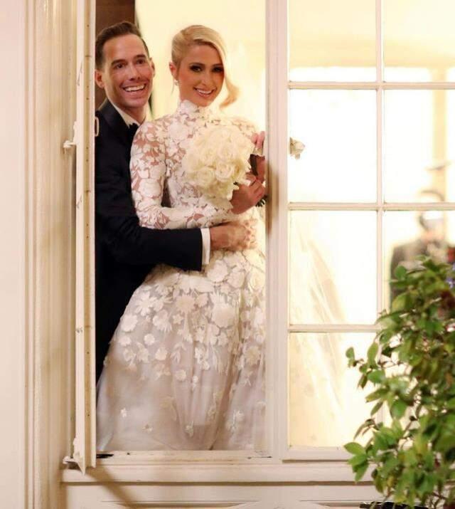 Paris Hilton, dördünce nişanlısıyla evlendi! Peş peşe giydiği gelinliklerle göz kamaştırdı