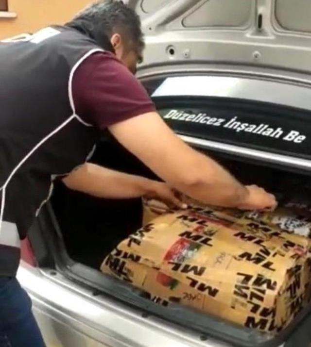 Camında 'Düzelicez İnşallah be' yazan araçla kaçak içki taşırken yakalandı