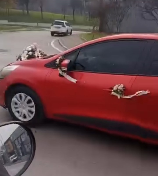 Kocasından boşanan kadının aracını gören şaşkına döndü