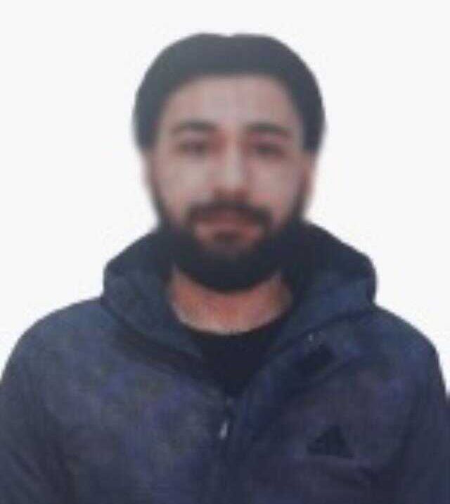 Kız kardeşini kaçıran şahsı durdurmak için arabanın kaputuna atladı! Sonrası korkunç