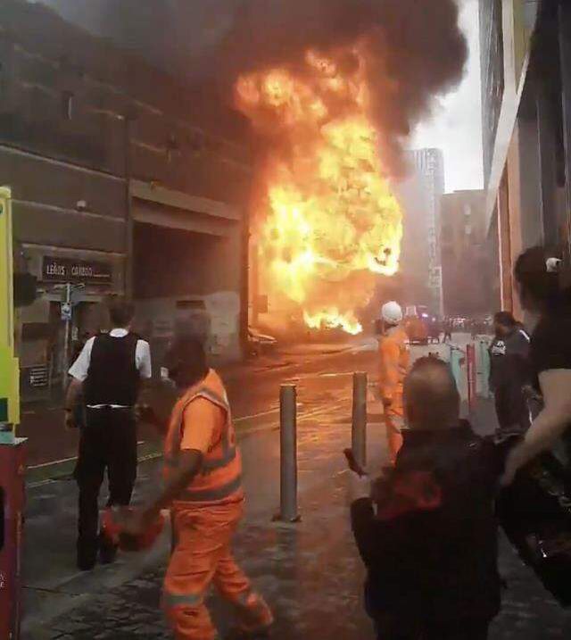 Londra metrosunda patlama! Şehrin üstünü kara dumanlar kapladı