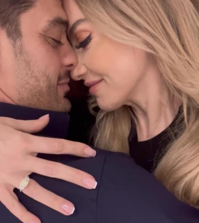 İstenmeyen gelin ilan edilen Hadise, müstakbel kayınvalidesi ile bir araya geldi