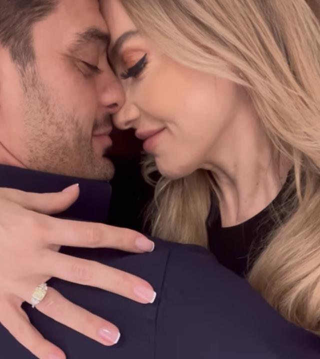 Hadise, Mehmet Dinçerler'in evlilik teklifini kabul etti