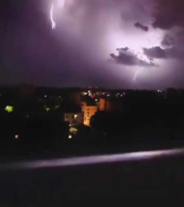 Kilis'te 'Süper hücre fırtınası'! Şimşekler geceyi aydınlattı, görüntüler tüyler ürpertti