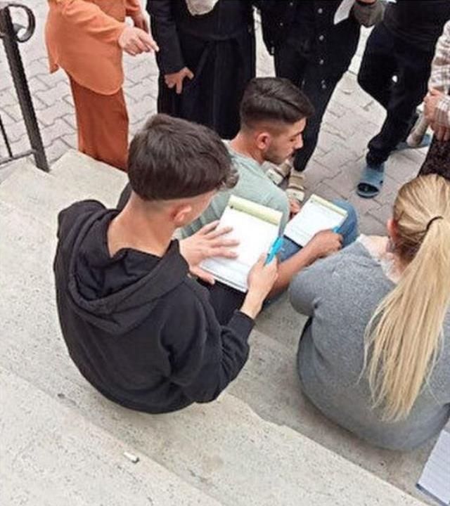 DEVA Partisi, üyelik şartı ile vatandaşlara erzak dağıttı