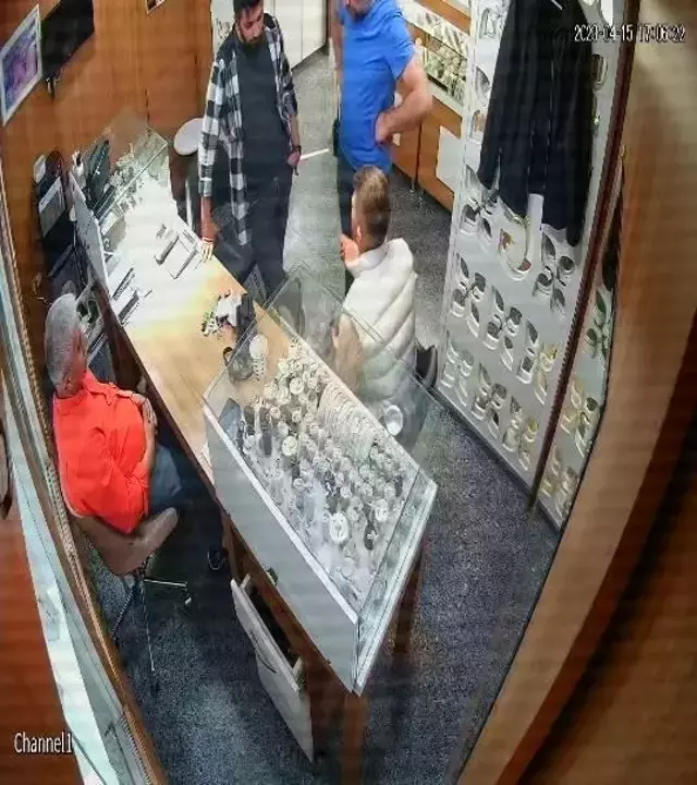 Sahte altınla kuyumcuyu dolandırmak isteyen genç, kuyumcunun 25 yıllık tecrübesinden kaçamadı