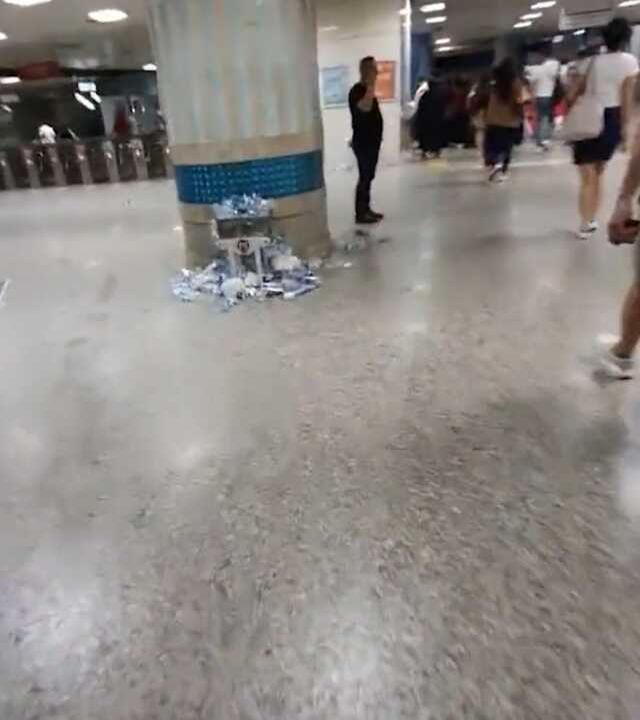 Yenikapı Metro İstasyonu'nda Çöp Sorunu