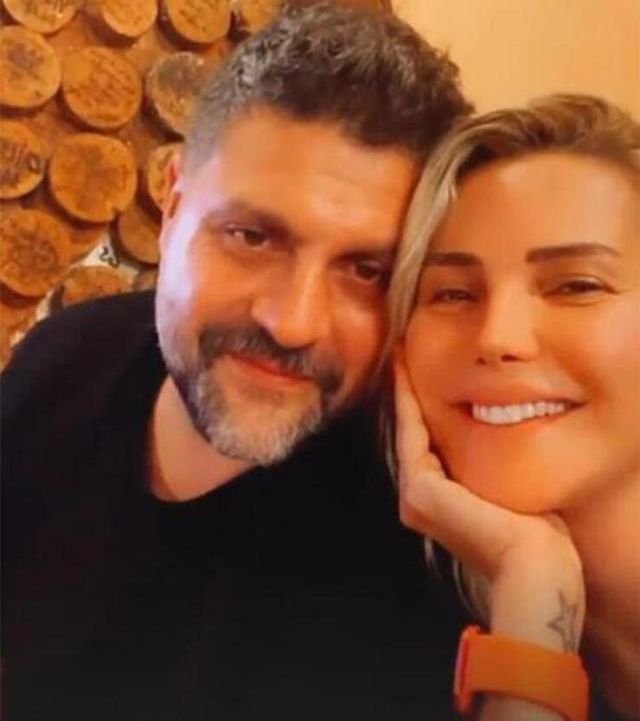 Ece Erken, öldürülen eşi Şafak Mahmutyazıcıoğlu'na sarıldığı bir pozunu paylaştı