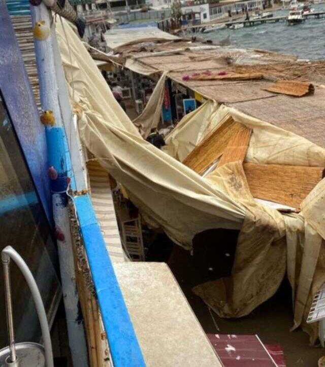 Bodrum'u fırtına vurdu, çatıları uçurdu, camları kırdı
